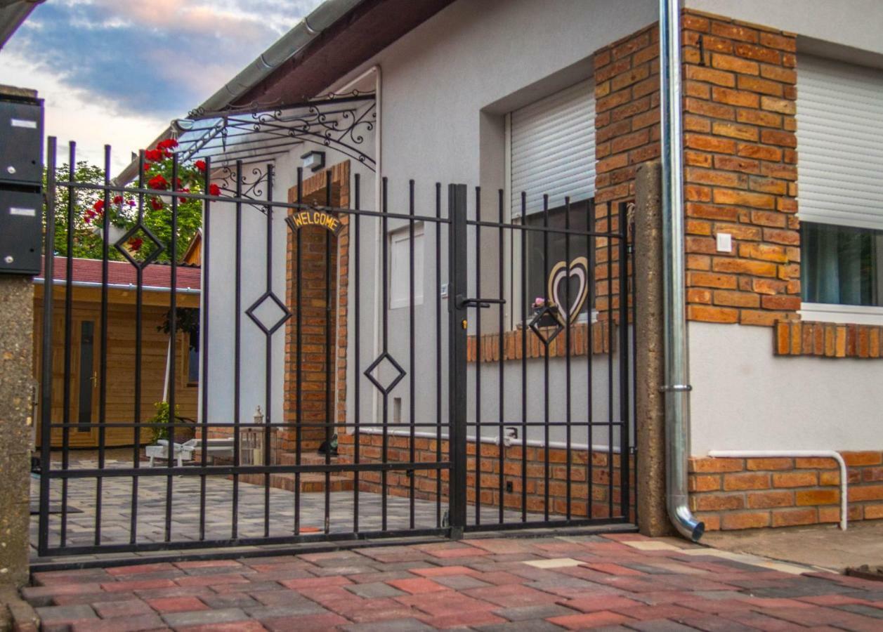 Feliz Apartman Jula Exterior foto